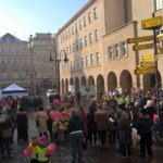 korowód fundacji dom 2017 uczestnicy korowodu zgromadzeni na rynku w Opolu