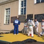 korowód fundacji dom 2018 zawodnicy judo na żółtej macie